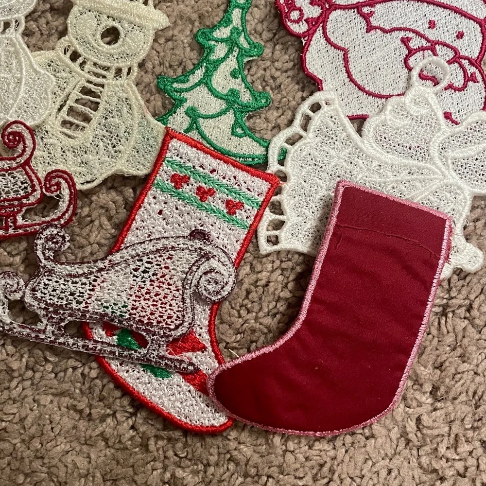 18 Holiday‎ Patches